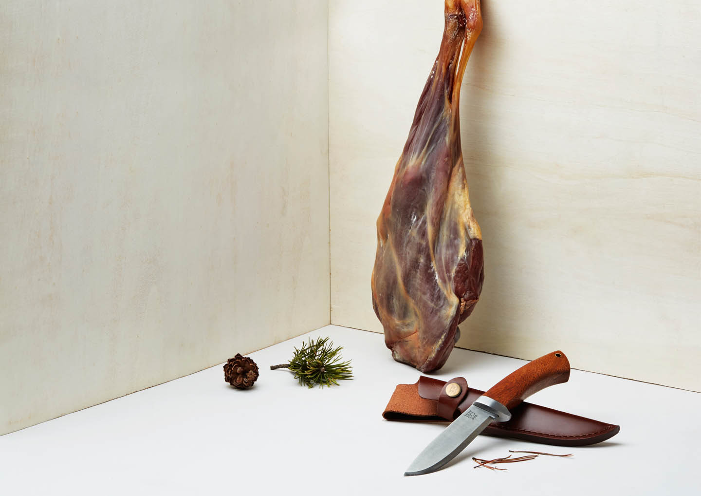 Øyo knife and meat